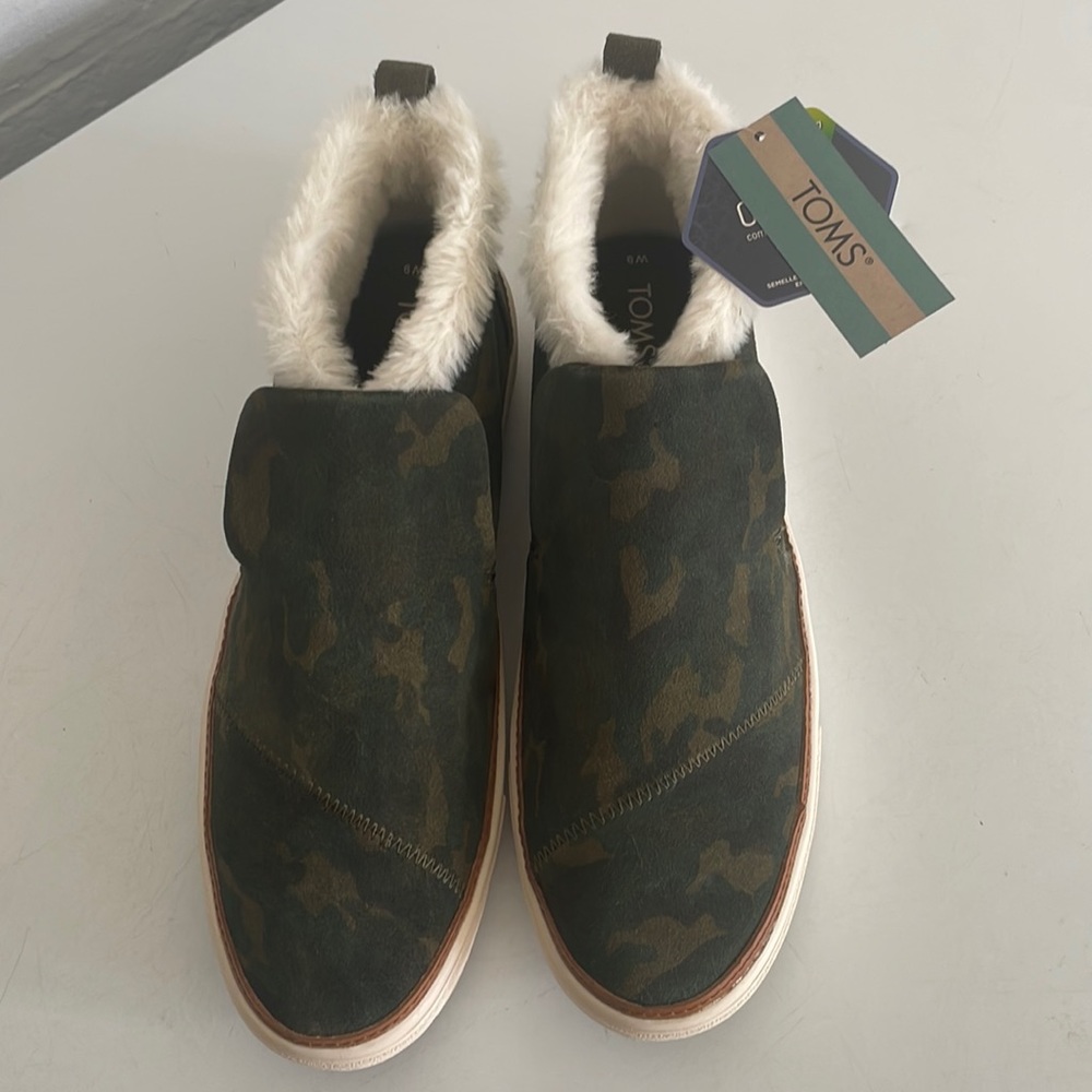 Cozy Toms Camo booties. NWT